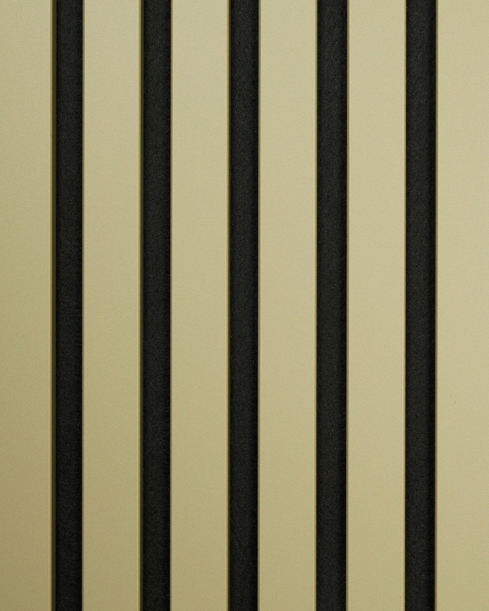 Le Hue | Échantillon / Moss de WoodUpp est un Panneau acoustique minimaliste avec des rayures vertical alternées beige et black dans un motif répétitif.