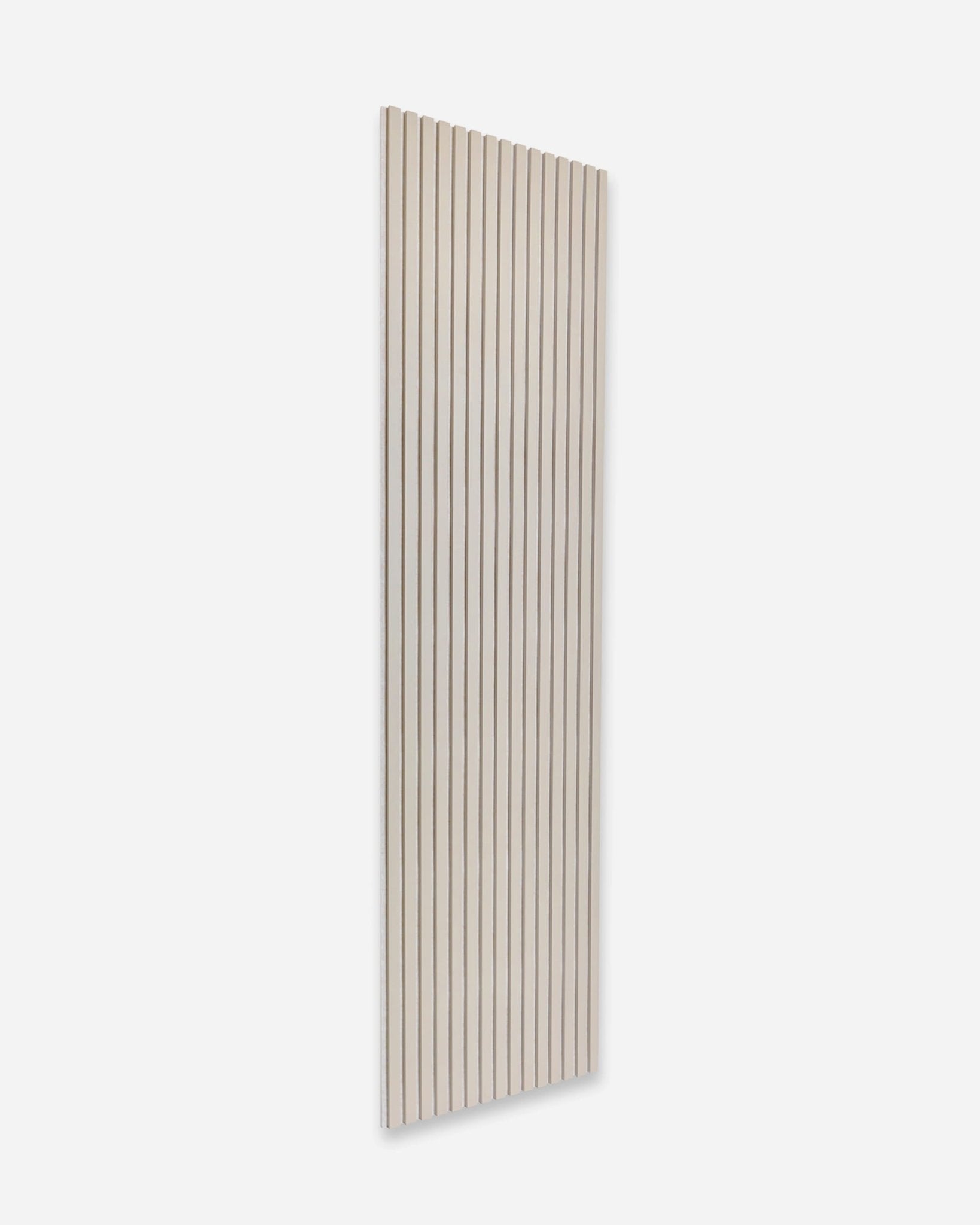 Panneau acoustique WoodUpp Akupanel, modèle « Soft Linen » avec feutre beige clair, 240 x 60 cm, présenté sur un fond blanc uni.