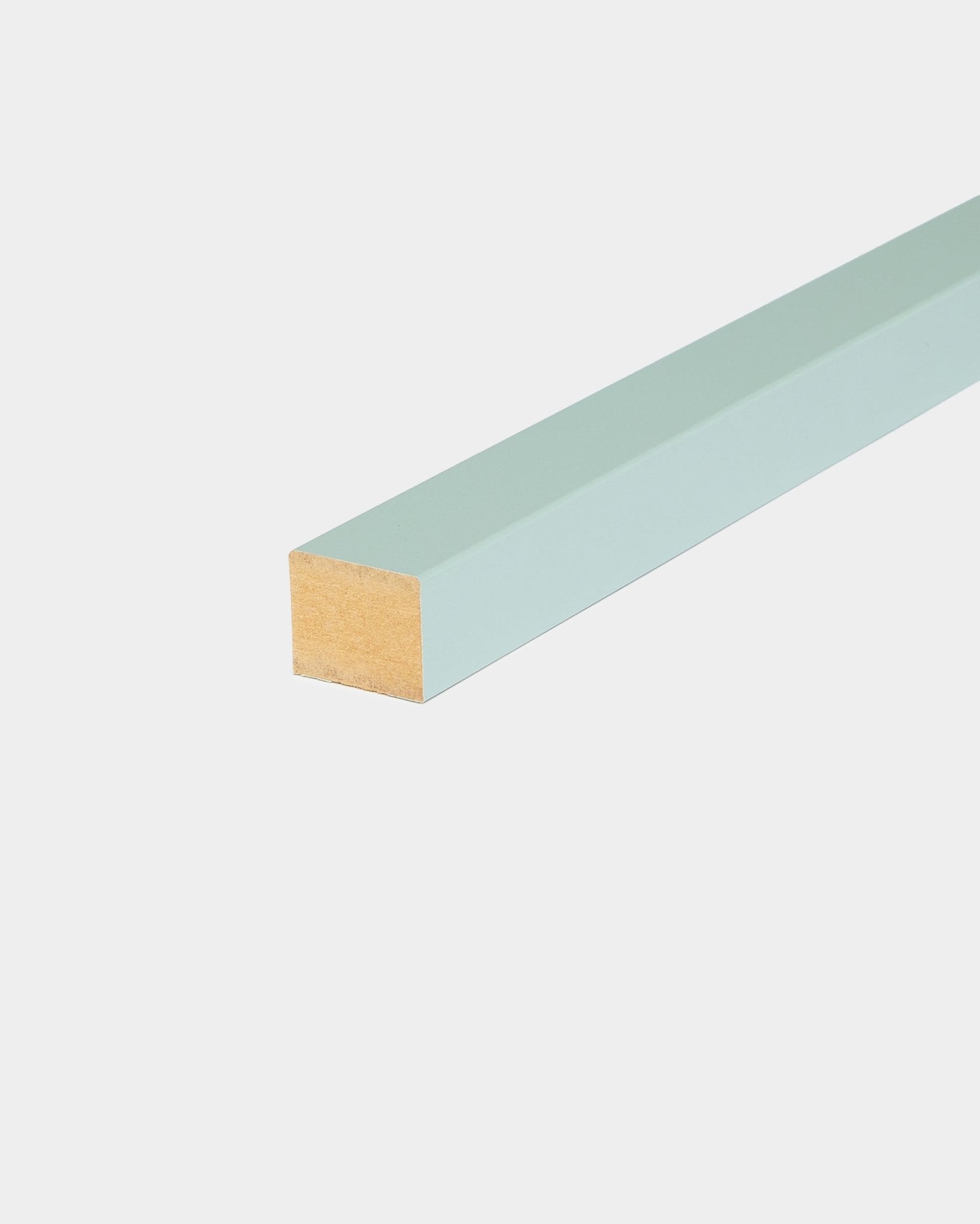 WoodUpp End Lamella / Cloud, tourillon en bois vert clair de 2,2 cm, compatible avec les cadres en MDF ou l’installation de Akupanel Panneau acoustique. Accessoire au design nordique.