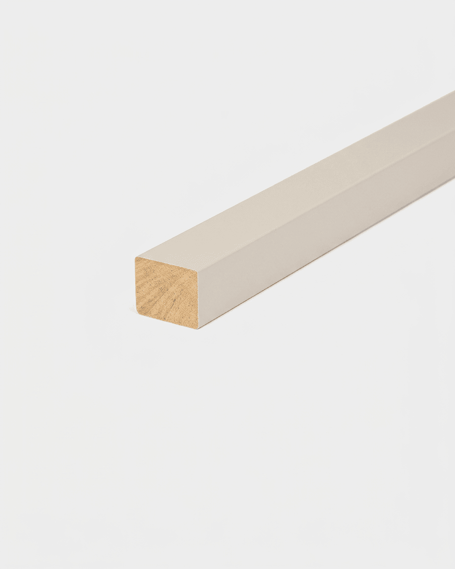 WoodUpp Endlamelle in „Soft Linen“, 240 x 2,2 cm: Akustiklamelle aus MDF mit sichtbarer Holzmaserung und freiliegendem Ende, abgebildet auf weißem Hintergrund.