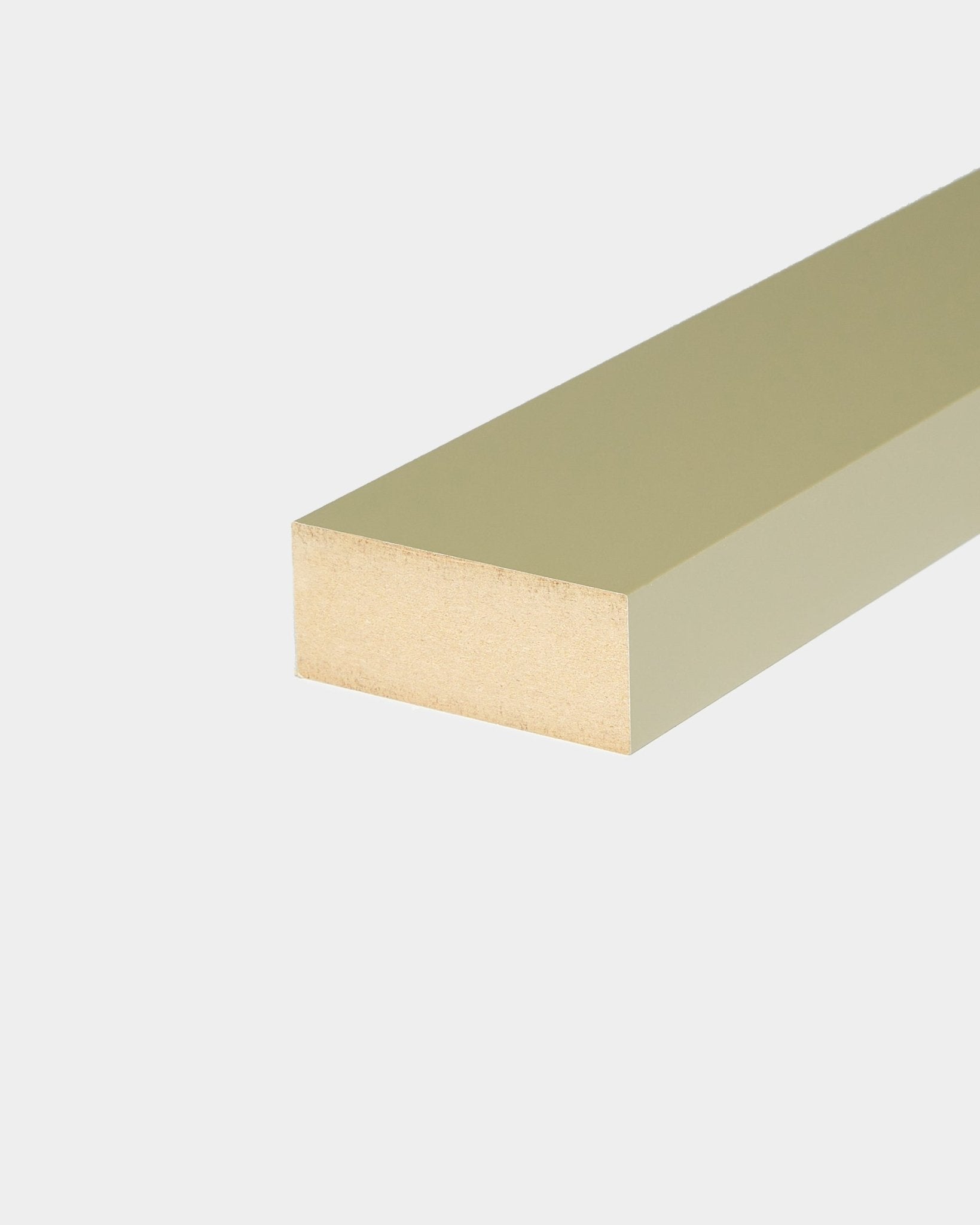 Lamelle de finition WoodUpp Moss 6,7 cm, conçue pour une structure ou un mur en panneaux MDF, ainsi que pour les installations de Akupanel Panneau acoustique dans des intérieurs d’inspiration nordique.