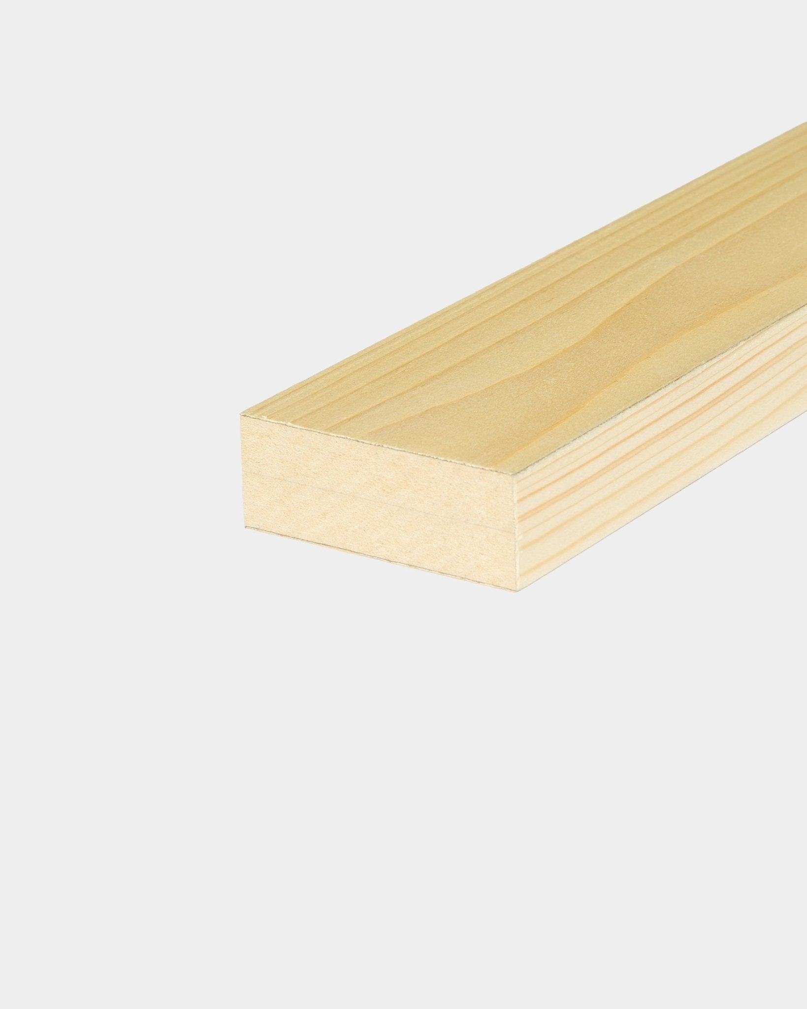 Lamelle d’extrémité WoodUpp / Alp, 6,7 cm : latte de bois au ton clair avec veinage visible, conçue pour les panneaux acoustiques Akupanel, présentée sur un fond blanc uni.
