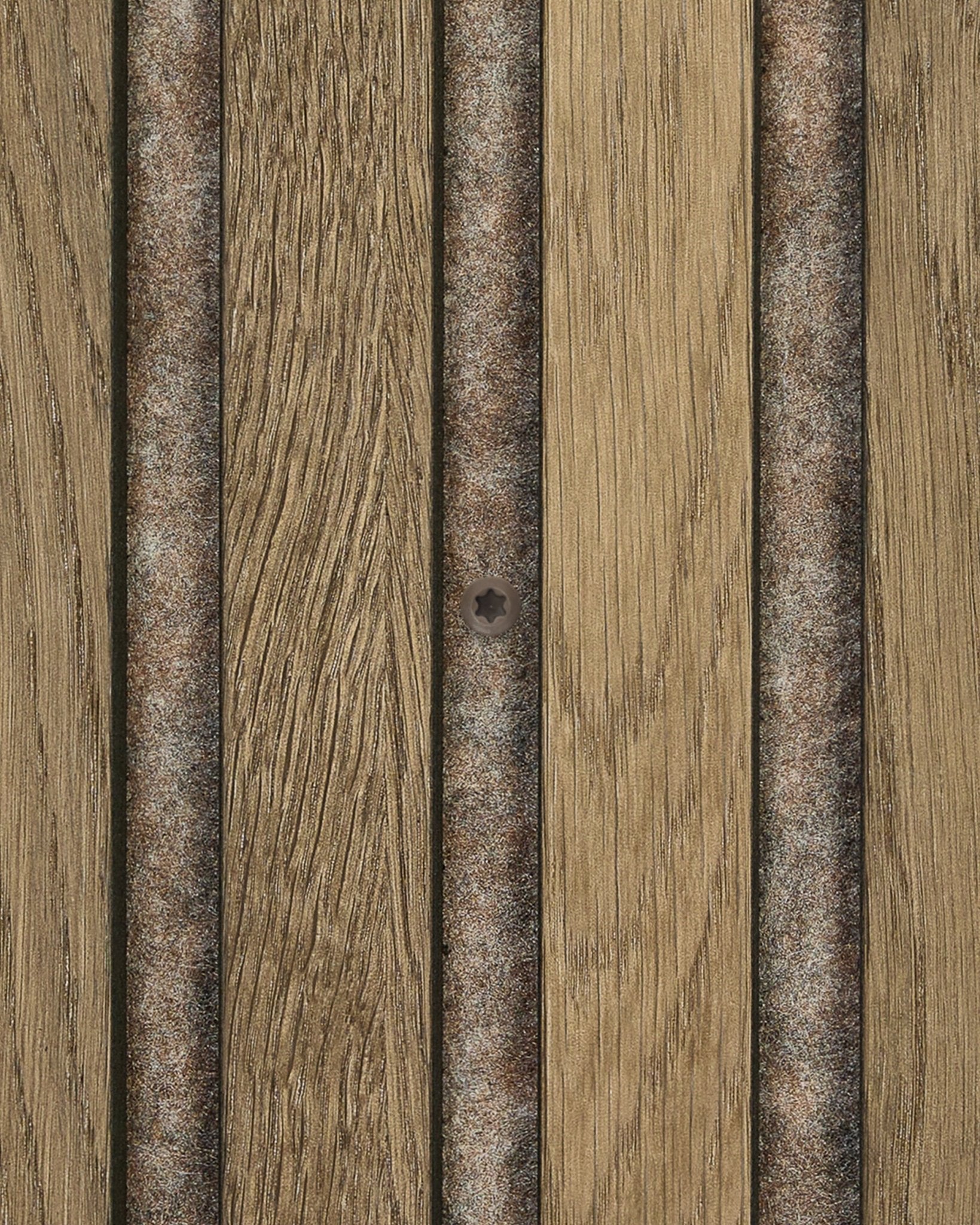 Gros plan sur des vis Warm Grey utilisées pour installer les panneaux acoustiques WoodUpp Akupanel : bandes métalliques et support en feutre visibles ; 100 vis par paquet.
