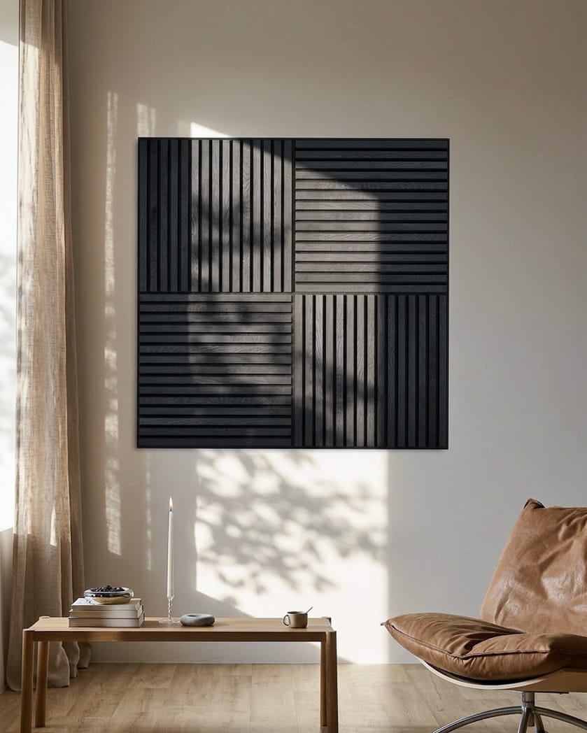 WoodUpp Akupixel Panneau acoustique, 60 x 60 cm, présente des lattes en frêne black sur support en feutre, dans un design scandinave minimaliste adapté aux intérieurs modernes.