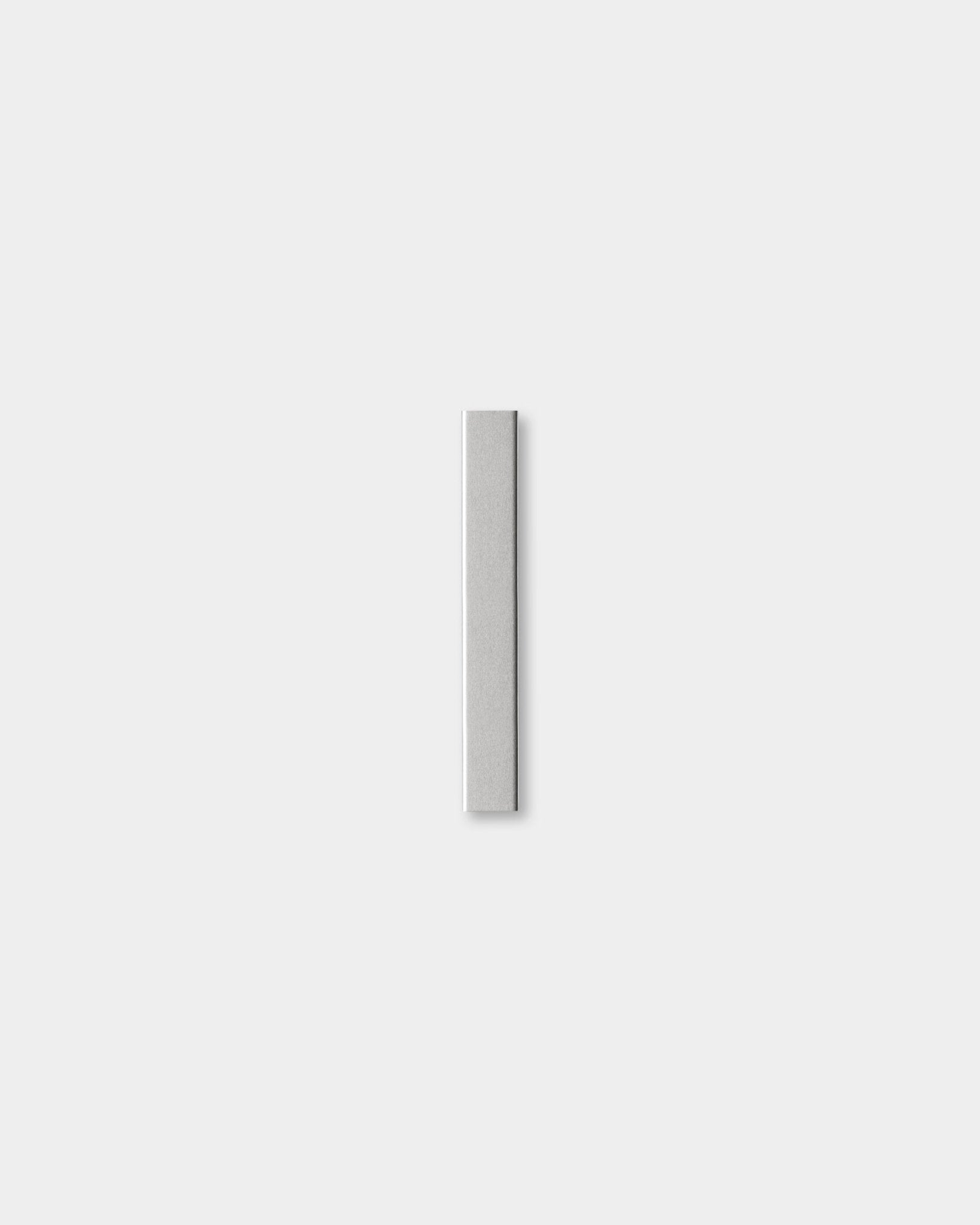 Liva | Cover de WoodUpp, un accessoire pour Panneau acoustique en steel poli (20 cm), est centré sur un fond gris clair.