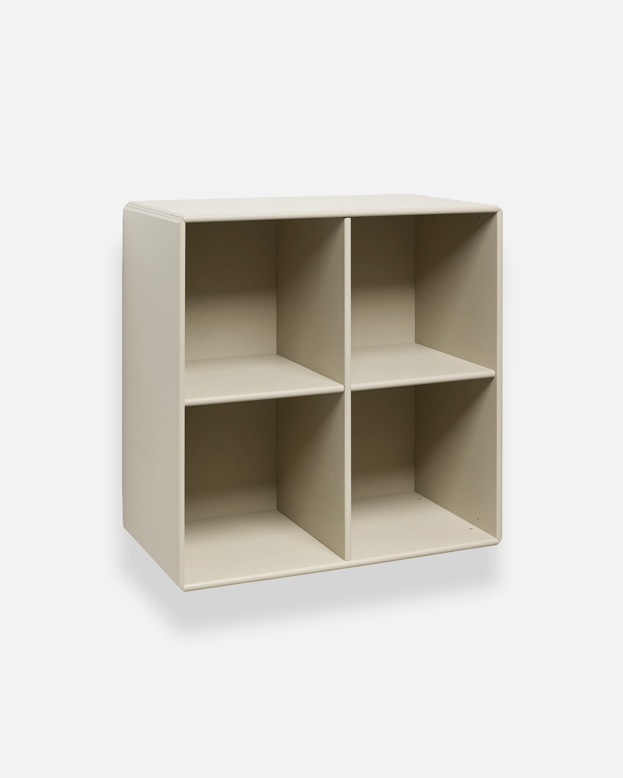 Meuble ouvert WoodUpp Arka de couleur beige, composé de quatre cubes ouverts, au design minimaliste dinspiration danoise, pour un rangement modulaire.