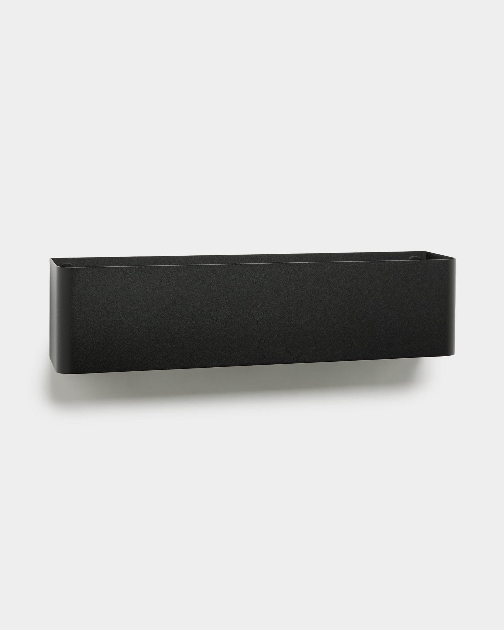 Bac à plantes WoodUpp Norr black, 47,9 cm, sur fond blanc ; idéal pour organiser un jardin d’herbes aromatiques en intérieur ; conçu pour s’intégrer aux intérieurs nordiques.
