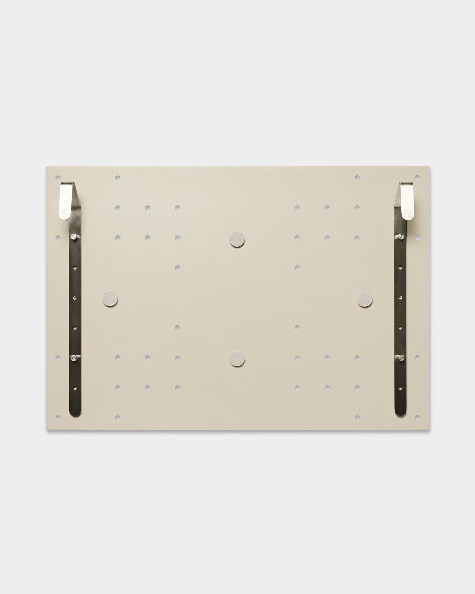 WoodUpp Nell TV-Mount/BM1 en beige (64x44 cm), compatible avec le séparateur de pièce EMBRACE BM1, est doté de deux supports vertical pour un montage TV réglable en hauteur, sans besoin de mur.