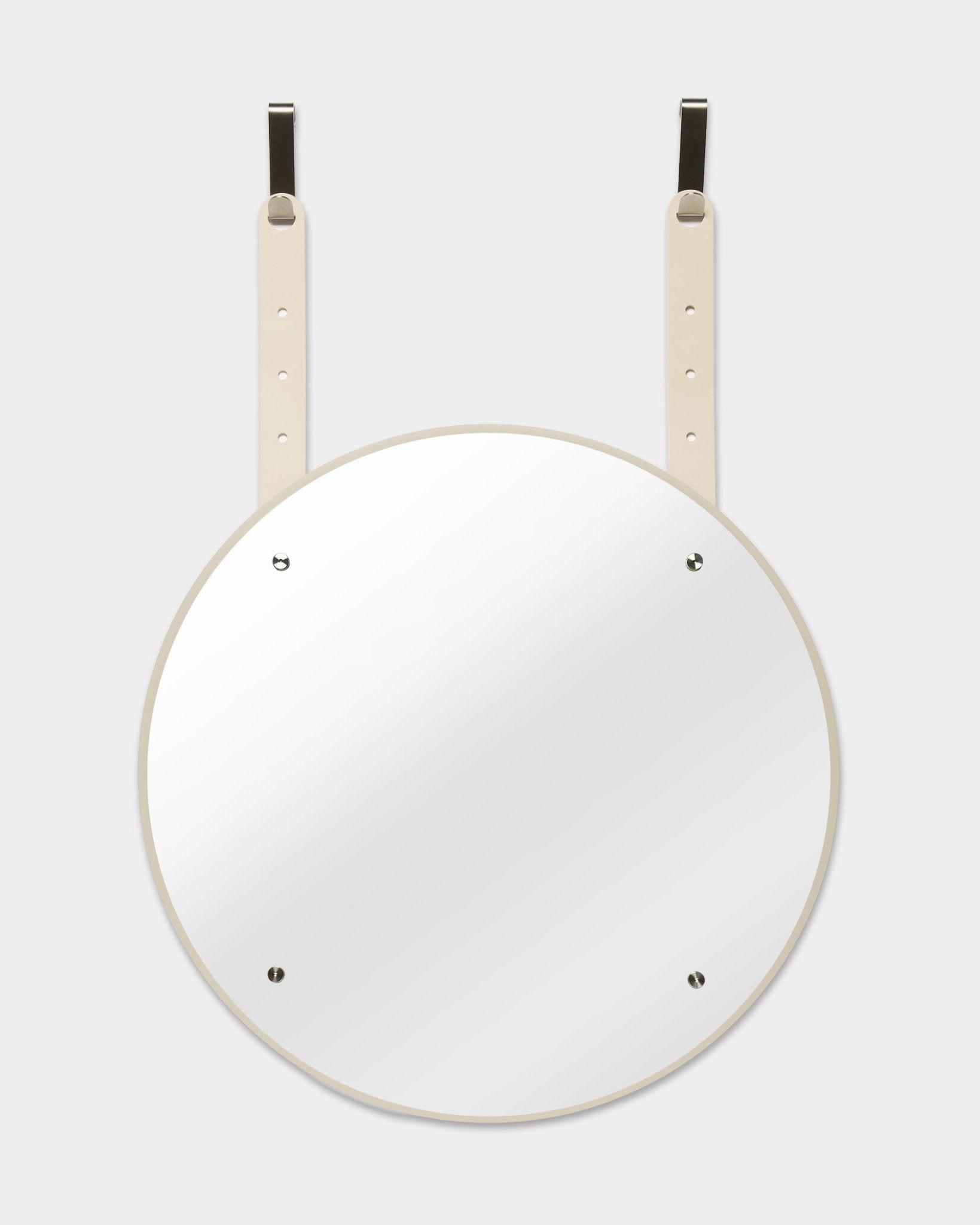 Le Vala | Mirror BM1 de WoodUpp, D54 cm, avec un cadre blanc et des sangles de suspension réglables beige, présenté sur un fond gris clair.